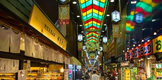 Two Cities In Japan Are Asking Tourists To Stop Eating While They Walk