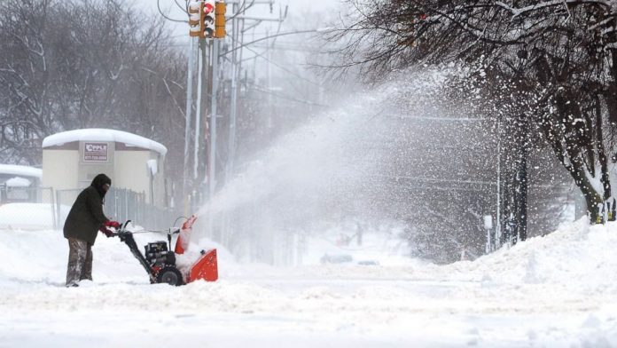 Major Snow Fall and Freezing Temperatures Have Hit Midwest and Northeast US