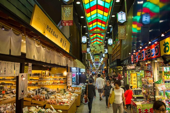 Two Cities In Japan Are Asking Tourists To Stop Eating While They Walk